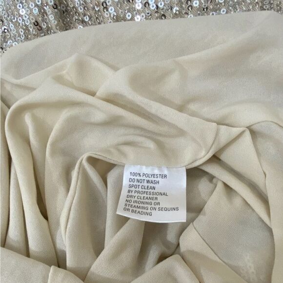 Mac Duggal Ieena Sequin V-Neck Gown size 2 - Picture 12 of 12